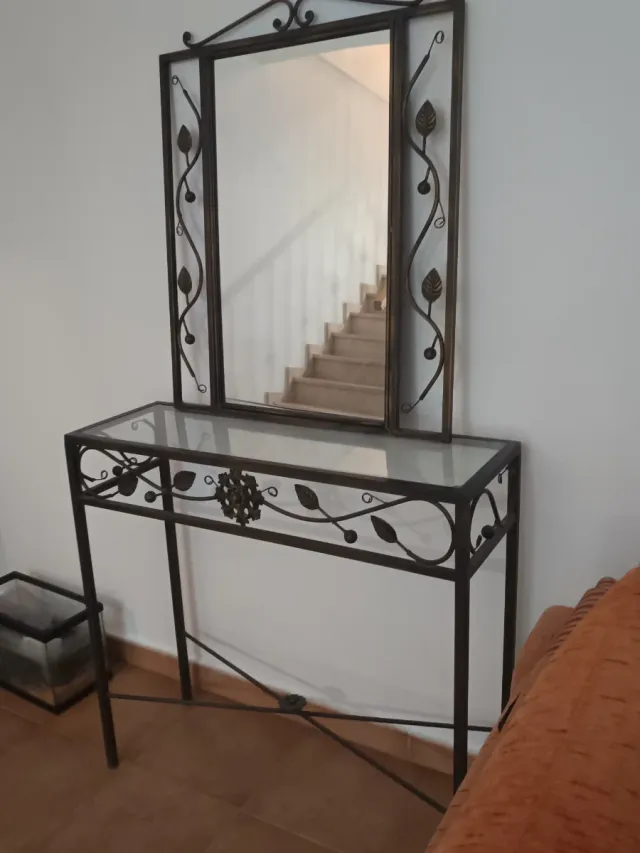 Mesa de entrada de forja con espejo