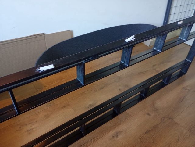 Espejo de pared abatible hecho de forja artesanal