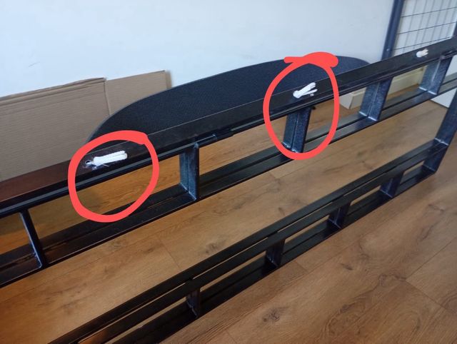 Espejo de pared abatible hecho de forja artesanal