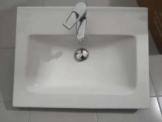 Lavabo de baño blanco