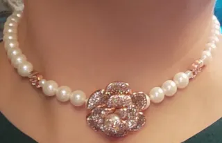 Gargantilla perlas flor dorada