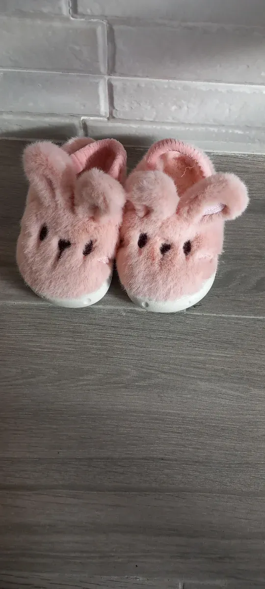 Zapatillas bebé niña rosas con orejas