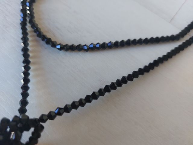 Collar de cuentas negro