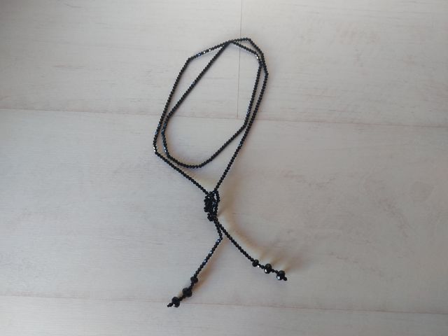 Collar de cuentas negro