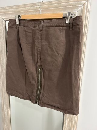 Falda Sinequanone marrón con cremalleras