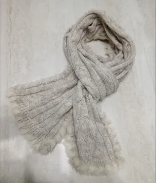 Sciarpona in maglia con pelliccia