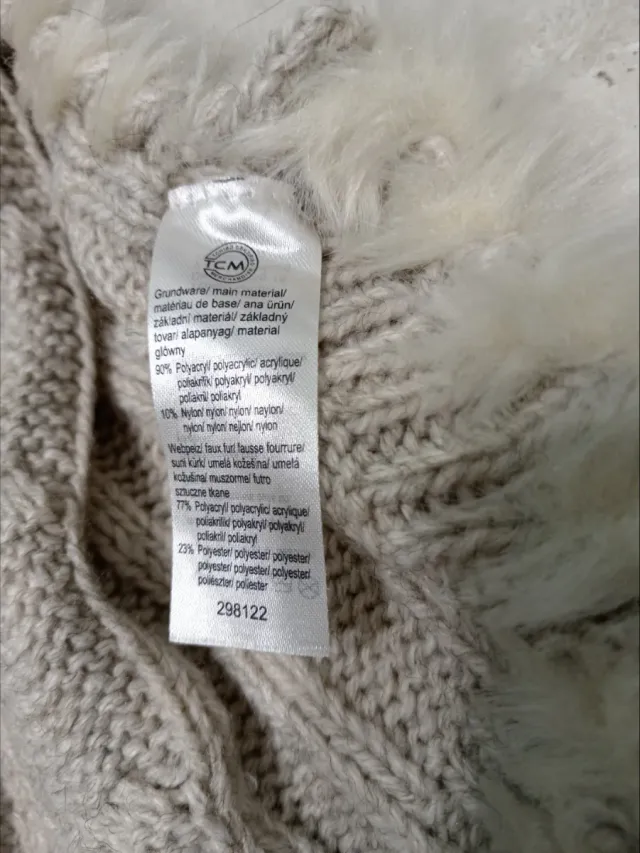 Sciarpona in maglia con pelliccia