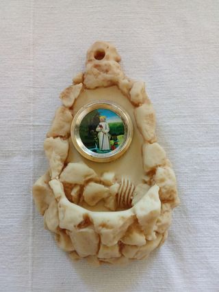 Acquasantiera con immagine sacra