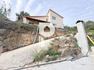 Chalet en venta en Vallirana