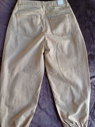 Pantalón Bershka beige mujer