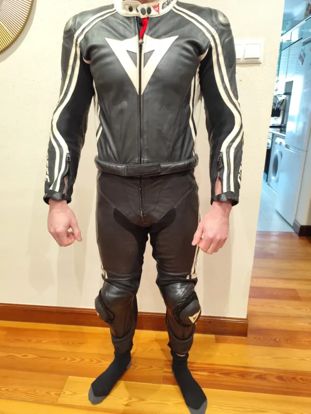 Traje de moto Dainese cuero negro