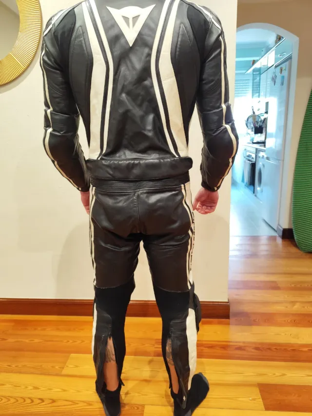 Traje de moto Dainese cuero negro