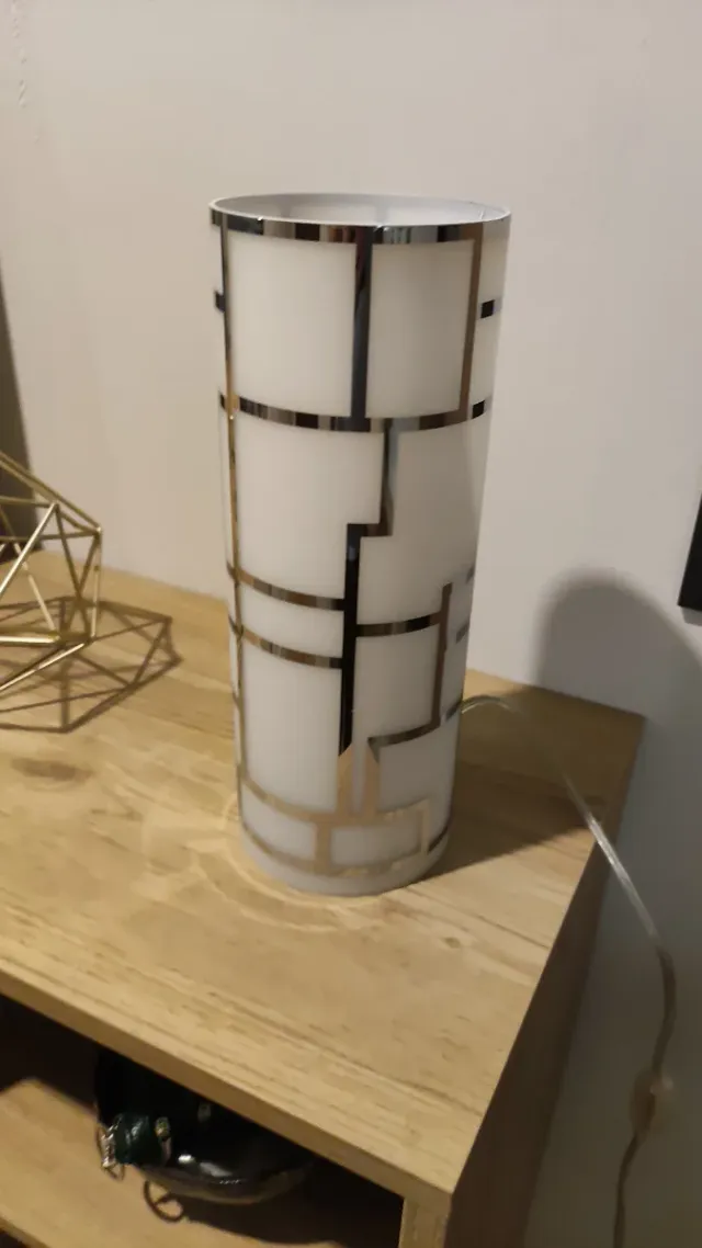 Lámpara sobremesa diseño geométrico