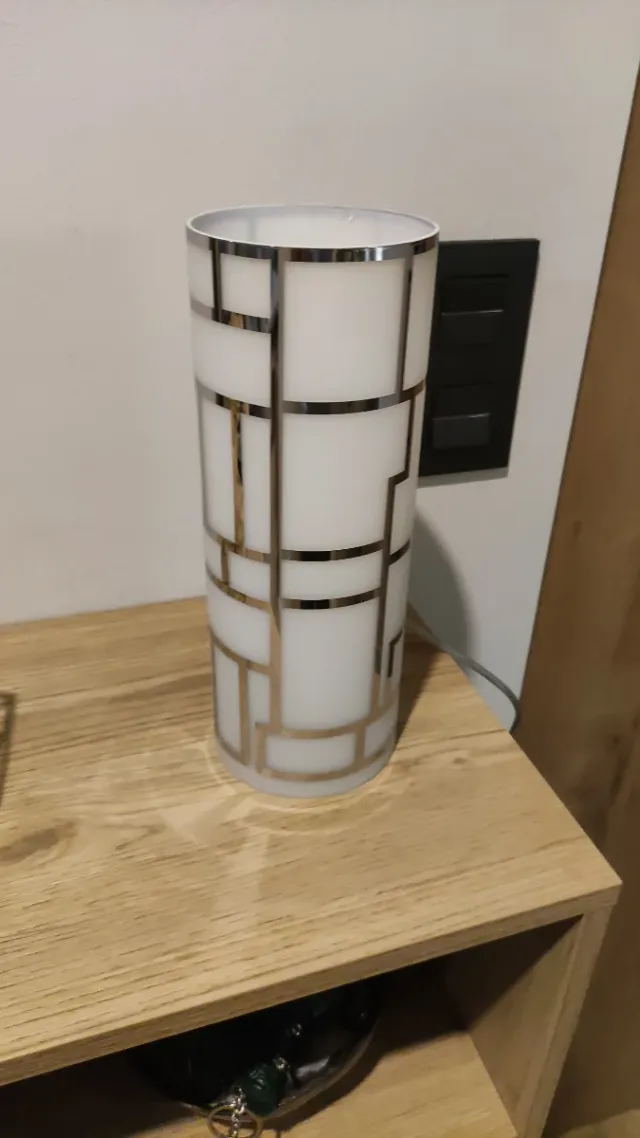 Lámpara sobremesa diseño geométrico