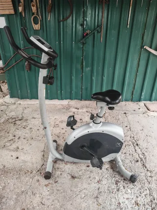 Bicicleta Estática Gris y Negra Domyos