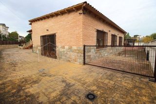 Chalet en venta en Yeles