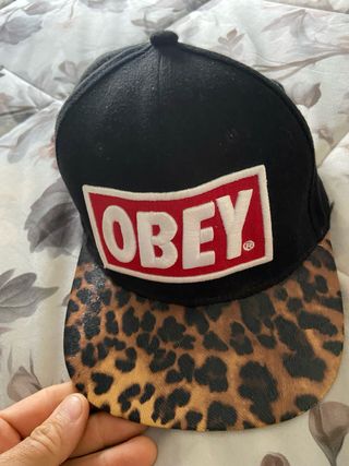Cappello Obey Nero con Stampa Leopardo