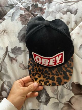 Cappello Obey Nero con Stampa Leopardo
