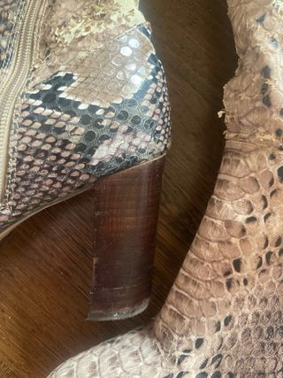 Stivali pitonati beige e marroni