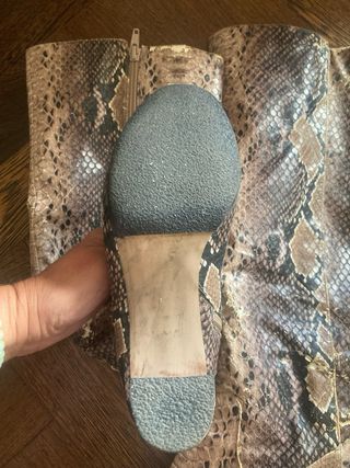 Stivali pitonati beige e marroni