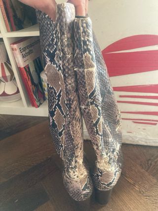 Stivali pitonati beige e marroni