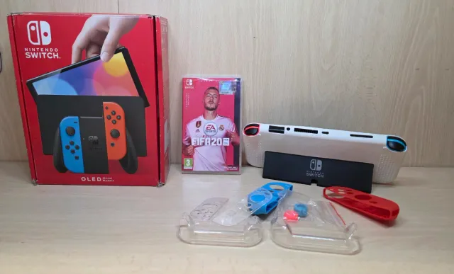Nintendo Switch OLED con giochi e accessori