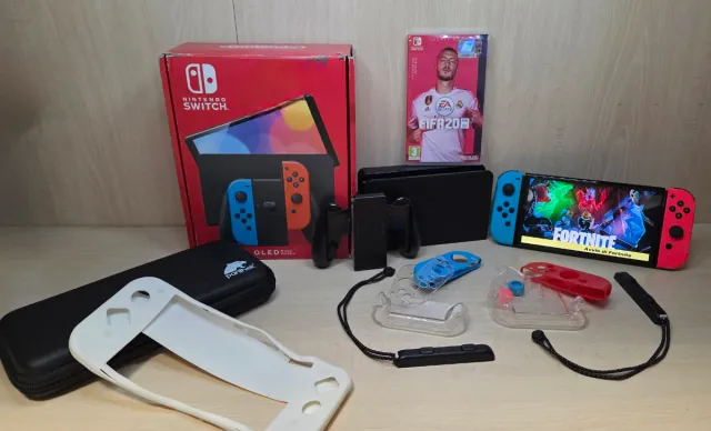 Nintendo Switch OLED con giochi e accessori