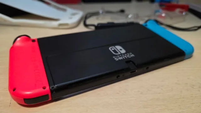 Nintendo Switch OLED con giochi e accessori