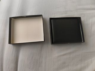 Cartera de piel negra