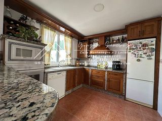 Casa adosada en venta en Lucena