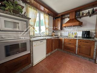 Casa adosada en venta en Lucena