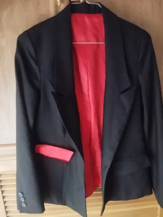 Americana de vestir negra forro rojo Talla S/XS