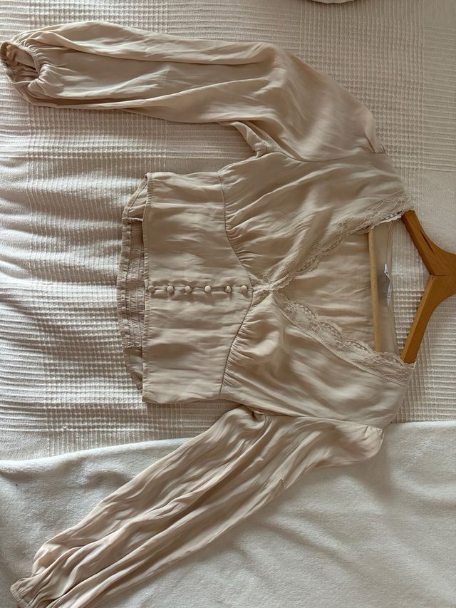 Top Crop Escotado Beige