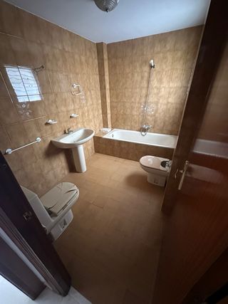 Piso 3 dormitorios, 2 baños, gran salón y cocina