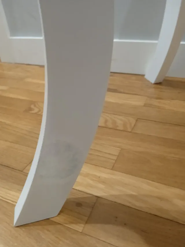 Tocador infantil blanco con espejo y taburete