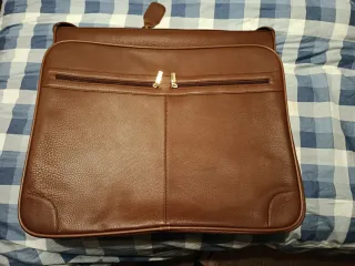 Maleta portatrajes de piel marrón