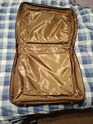 Maleta portatrajes de piel marrón