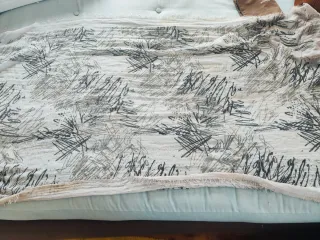 Pañuelo estampado beige y gris