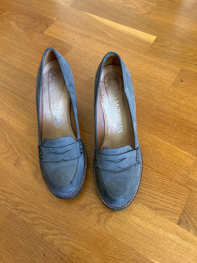 Mocasines tacón Pedro Miralles grises