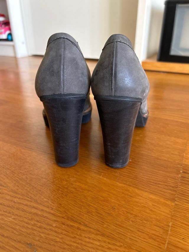 Mocasines tacón Pedro Miralles grises