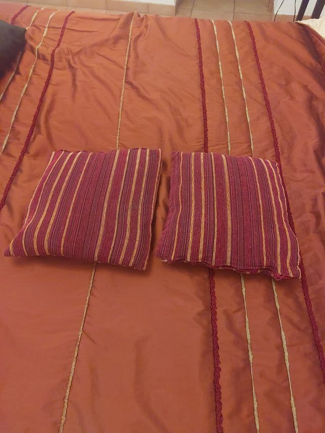 Par de cojines granates 40x40