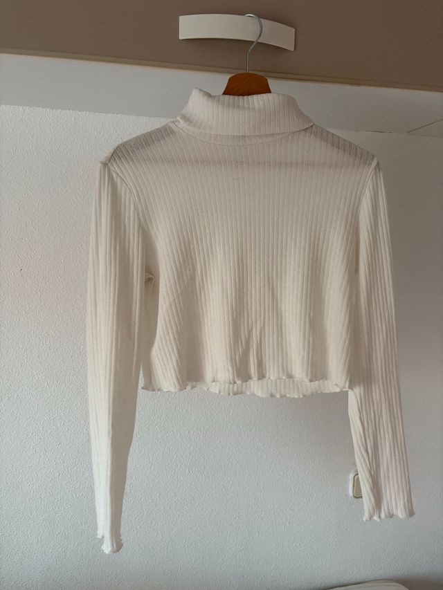 Camiseta crop cuello alto acanalada