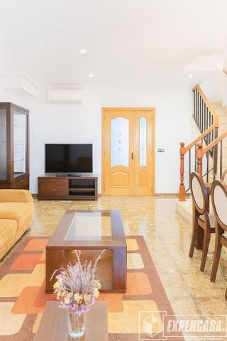 Casa en venta en El Mercado en Manises