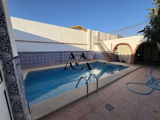 Chalet en venta en Lucena