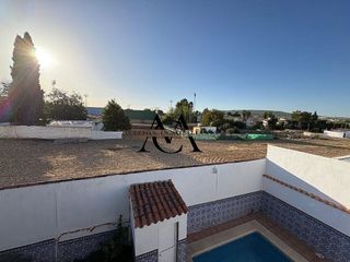 Chalet en venta en Lucena