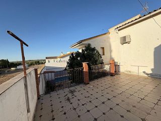 Chalet en venta en Lucena
