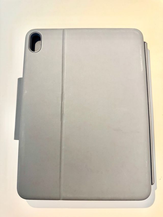 Funda Logitech Rugged Folio iPad 10ª Gen