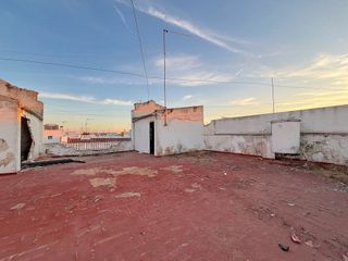 Casa adosada en venta en Lora del Río