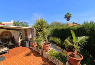 Chalet en venta en El Faro de Calaburra - Chaparral en Mijas