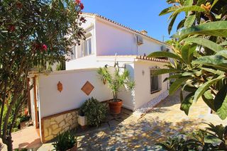 Chalet en venta en El Faro de Calaburra - Chaparral en Mijas